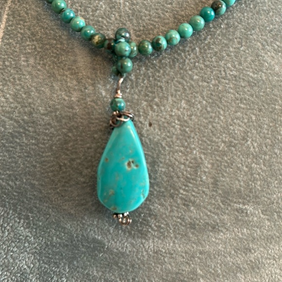 Vintage southwest silver tone and turquoise necklace and hoop earrings set - Picture 8 of 10